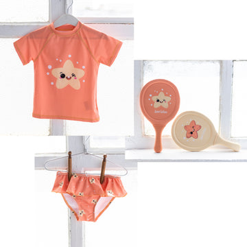 Camiseta solar, bañador bikini y palas de playa con pelota <br>Colección Estrellitas<br>SONRISITAS